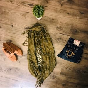 DAYTRIP olive green scarf